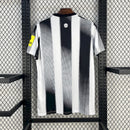 CAMISOLA DO NEWCASTLE 25/26 PRETO E BRANCO