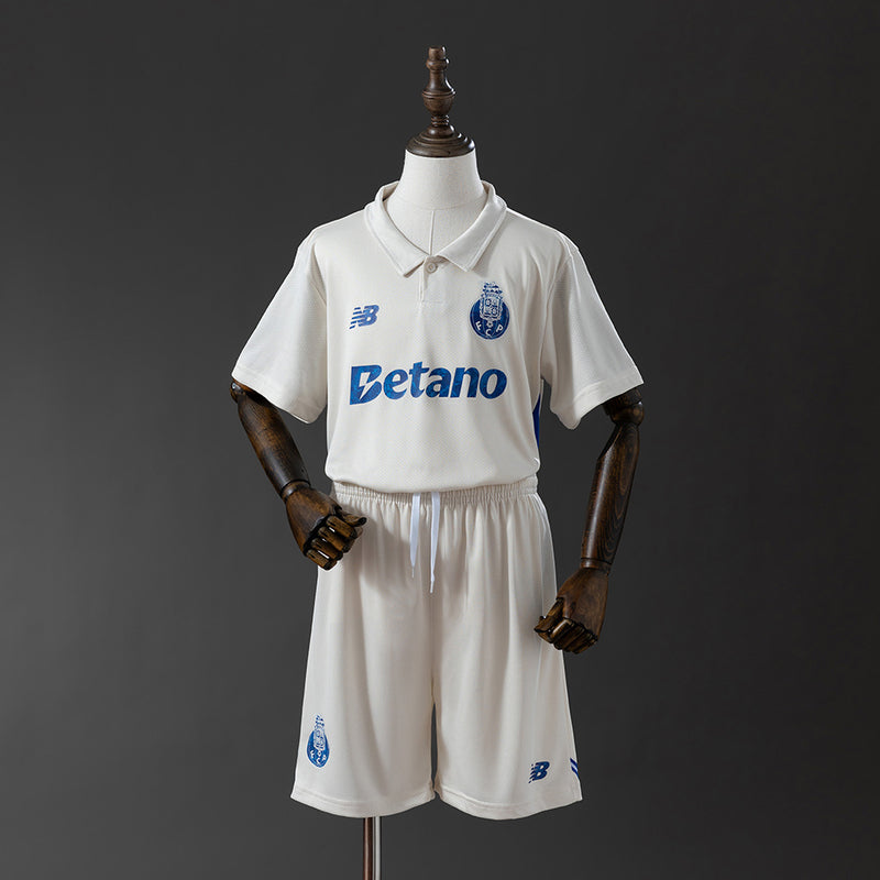 KIT INFANTIL DO PORTO 25/26 BEGE